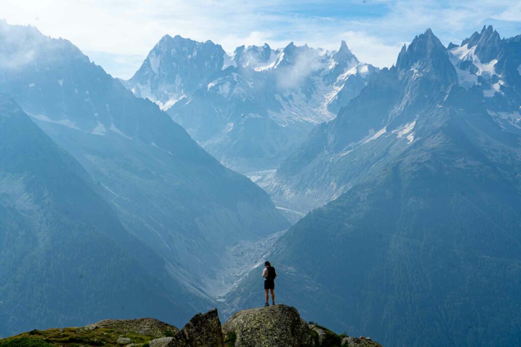 An overlook on the trail to Lac Blanc